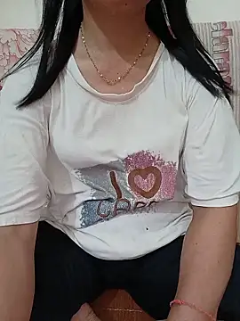 Snapshot of Asian_girl13 chatting on 06-04-26, 02:44 Asian girl13 online show from 06-04-26, 02:44