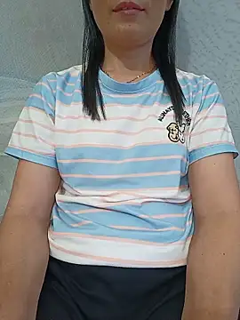 Snapshot of Asian_girl13 chatting on 06-17-26, 01:27 Asian girl13 online show from 06-17-26, 01:27