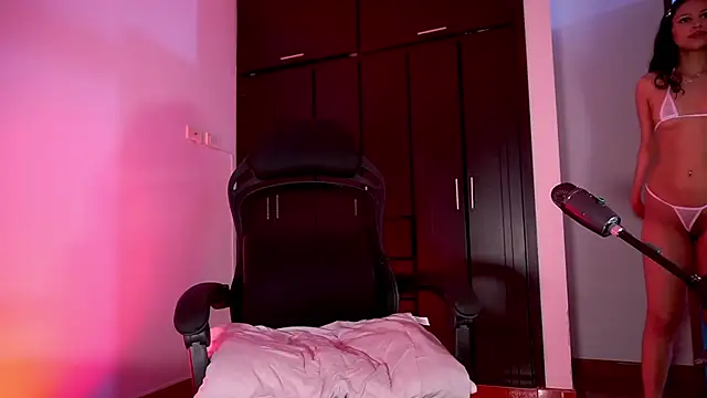 petitevictoria online show from 04-05-26, 07:48