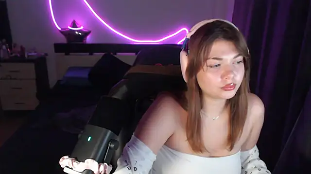 Snapshot of helengilmor chatting on 10-08-25, 04:29 helengilmor online show from 10-08-25, 04:29