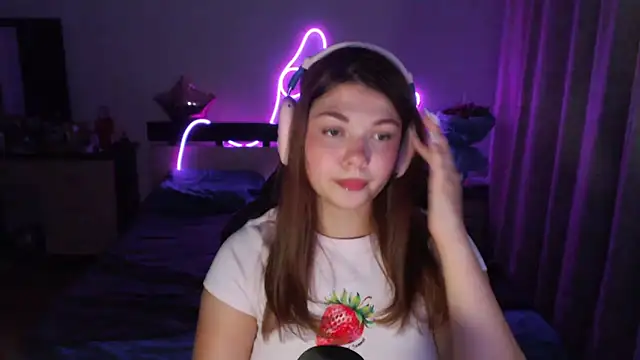 Snapshot of helengilmor chatting on 09-20-25, 03:50 helengilmor online show from 09-20-25, 03:50