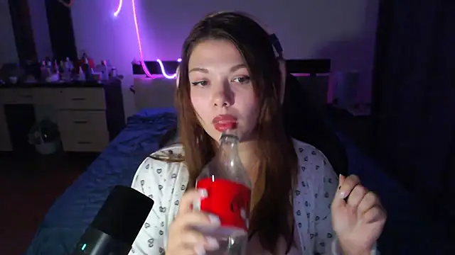 Snapshot of helengilmor chatting on 11-13-25, 05:50 helengilmor online show from 11-13-25, 05:50