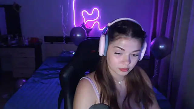 Snapshot of helengilmor chatting on 09-09-25, 04:05 helengilmor online show from 09-09-25, 04:05