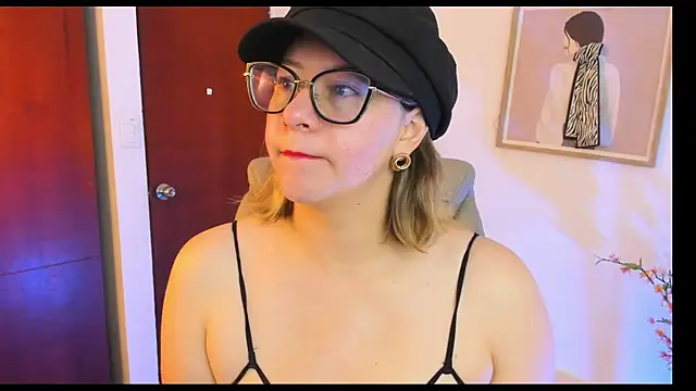 Chanelll Taylorr  online show from 10-06-25, 09:10