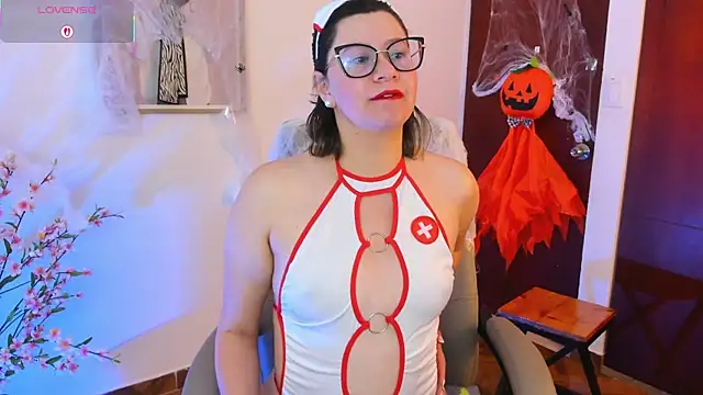 Chanelll Taylorr  online show from 10-31-25, 11:07