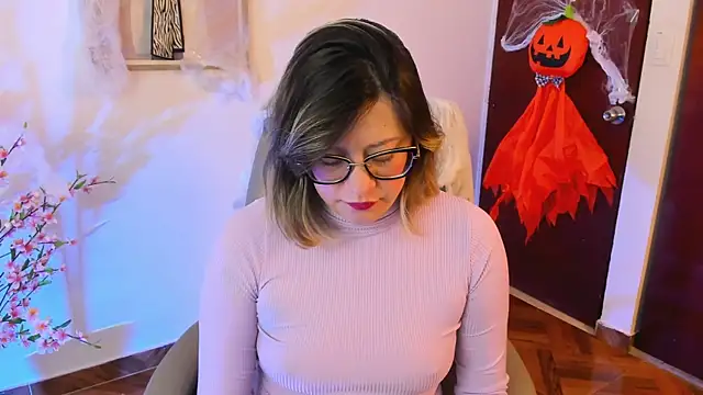 Chanelll Taylorr  online show from 10-22-25, 09:09