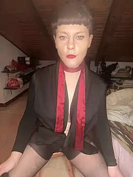 Snapshot of OniricFemme chatting on 03-14-25, 02:10 OniricFemme online show from 03-14-25, 02:10