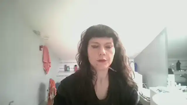 Snapshot of OniricFemme chatting on 03-01-25, 03:10 OniricFemme online show from 03-01-25, 03:10