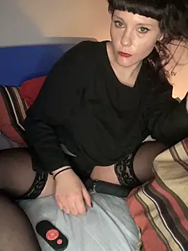 Snapshot of OniricFemme chatting on 03-12-25, 04:51 OniricFemme online show from 03-12-25, 04:51