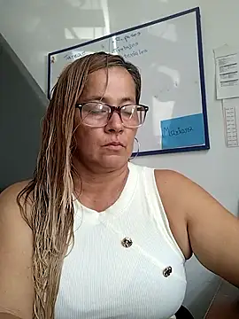 Snapshot of natally_ross21 chatting on 06-11-26, 02:14 natally ross21 online show from 06-11-26, 02:14