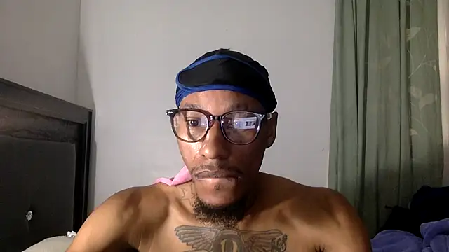Snapshot of KingDerRico chatting on 10-11-25, 03:13 KingDerRico online show from 10-11-25, 03:13