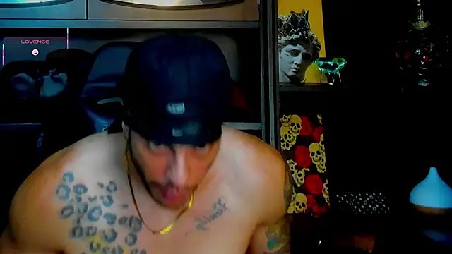 Snapshot of RickG_Oficial chatting on 09-29-25, 11:32 RickG Oficial online show from 09-29-25, 11:32