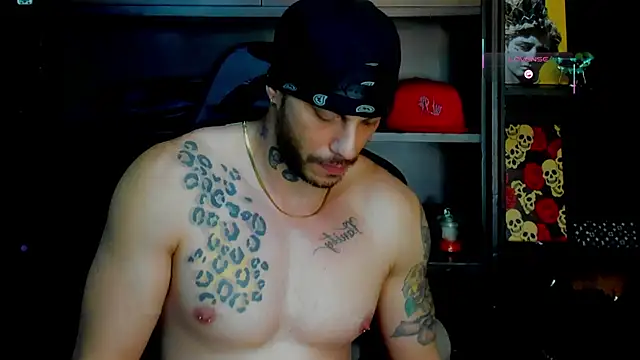 Snapshot of RickG_Oficial chatting on 10-22-25, 12:10 RickG Oficial online show from 10-22-25, 12:10