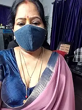 Snapshot of Rani_Darling_99 chatting on 05-22-26, 08:40 Rani Darling 99 online show from 05-22-26, 08:40