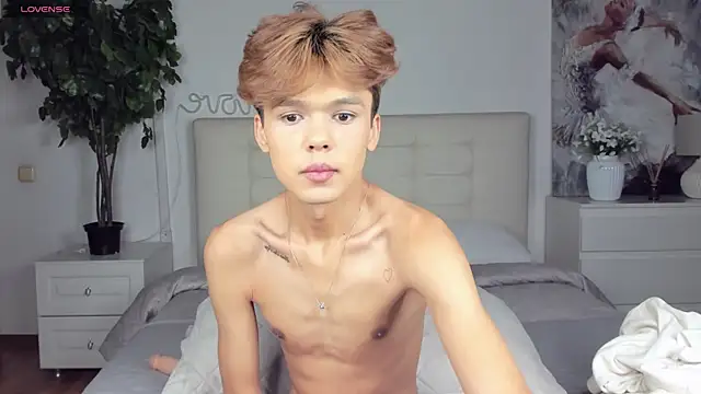 Felix Rey online show from 09-23-25, 02:46