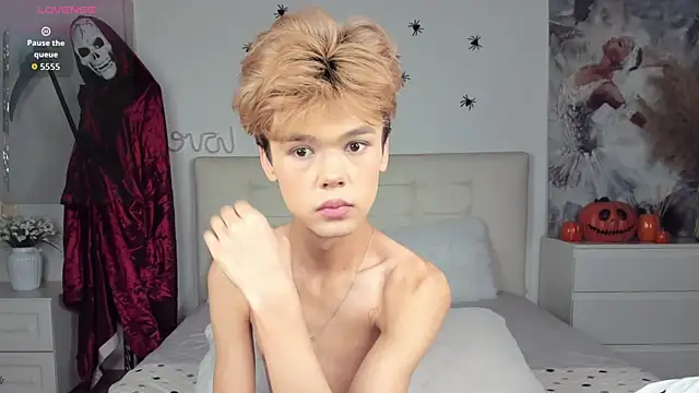 Felix Rey online show from 10-16-25, 04:48