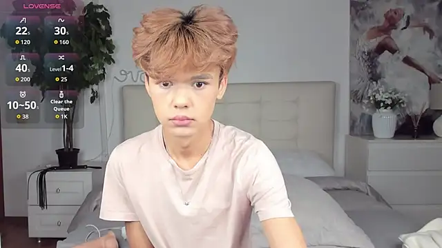 Felix Rey online show from 09-28-25, 04:14