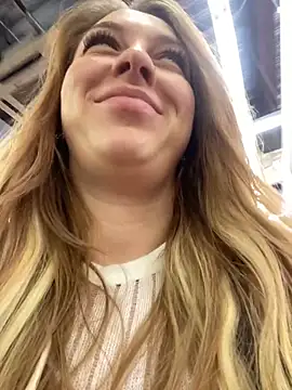 Snapshot of Sweet___Emily chatting on 02-01-25, 03:07 Sweet   Emily online show from 02-01-25, 03:07