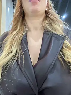 Snapshot of Sweet___Emily chatting on 02-07-25, 05:40 Sweet   Emily online show from 02-07-25, 05:40