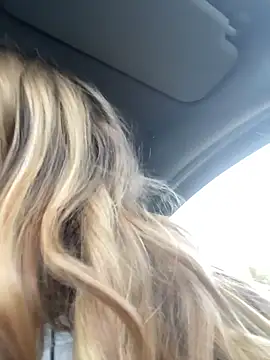 Snapshot of Sweet___Emily chatting on 10-09-25, 01:44 Sweet   Emily online show from 10-09-25, 01:44