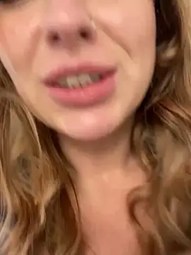 Snapshot of Sweet___Emily chatting on 01-28-25, 02:42 Sweet   Emily online show from 01-28-25, 02:42