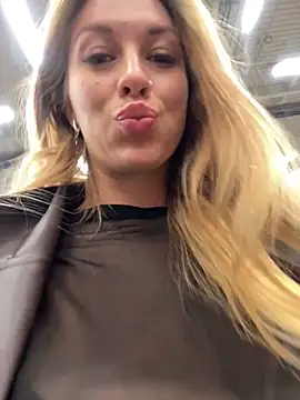 Snapshot of Sweet___Emily chatting on 03-12-25, 05:13 Sweet   Emily online show from 03-12-25, 05:13