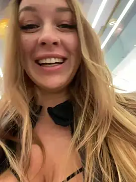 Snapshot of Sweet___Emily chatting on 02-04-25, 02:53 Sweet   Emily online show from 02-04-25, 02:53