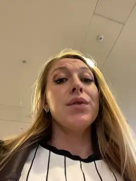 Snapshot of Sweet___Emily chatting on 10-13-25, 12:29 Sweet   Emily online show from 10-13-25, 12:29