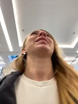 Snapshot of Sweet___Emily chatting on 10-04-25, 01:12 Sweet   Emily online show from 10-04-25, 01:12