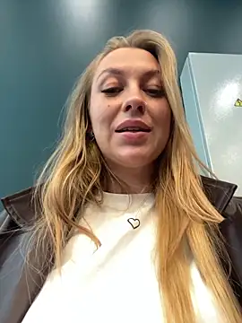 Snapshot of Sweet___Emily chatting on 10-03-25, 01:56 Sweet   Emily online show from 10-03-25, 01:56