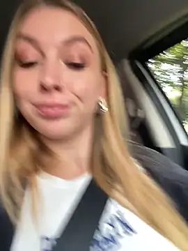 Snapshot of Sweet___Emily chatting on 09-22-25, 02:12 Sweet   Emily online show from 09-22-25, 02:12