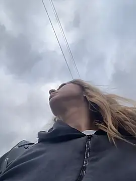 Snapshot of Sweet___Emily chatting on 10-06-25, 01:12 Sweet   Emily online show from 10-06-25, 01:12