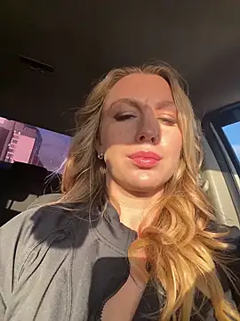 Snapshot of Sweet___Emily chatting on 10-07-25, 01:12 Sweet   Emily online show from 10-07-25, 01:12