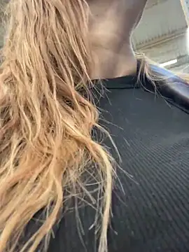 Snapshot of Sweet___Emily chatting on 01-14-25, 10:23 Sweet   Emily online show from 01-14-25, 10:23