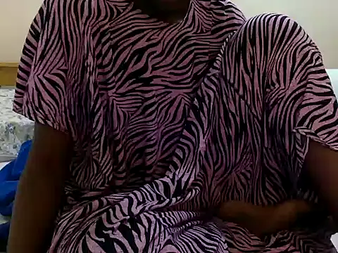 Snapshot of Sexy_megg chatting on 03-10-25, 05:11 Sexy megg online show from 03-10-25, 05:11