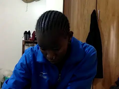 Snapshot of Sexy_megg chatting on 09-09-25, 07:40 Sexy megg online show from 09-09-25, 07:40