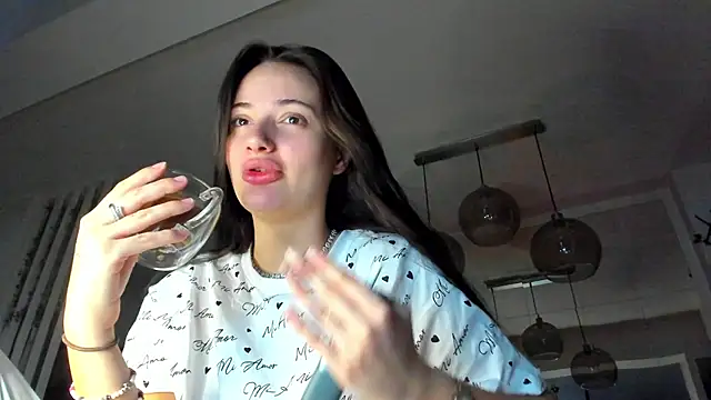 Snapshot of IreneVON chatting on 11-28-25, 06:02 IreneVON online show from 11-28-25, 06:02