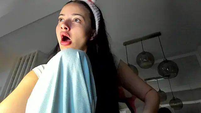 Snapshot of IreneVON chatting on 10-06-25, 04:35 IreneVON online show from 10-06-25, 04:35