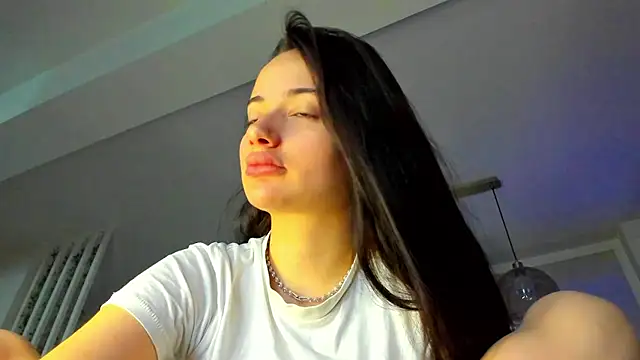 Snapshot of IreneVON chatting on 10-29-25, 05:06 IreneVON online show from 10-29-25, 05:06