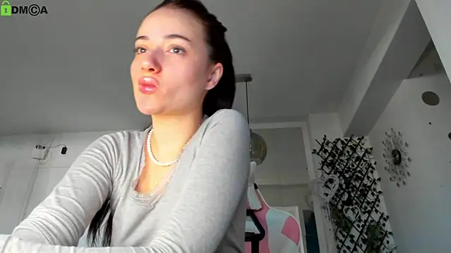 Snapshot of IreneVON chatting on 04-26-26, 04:21 IreneVON online show from 04-26-26, 04:21