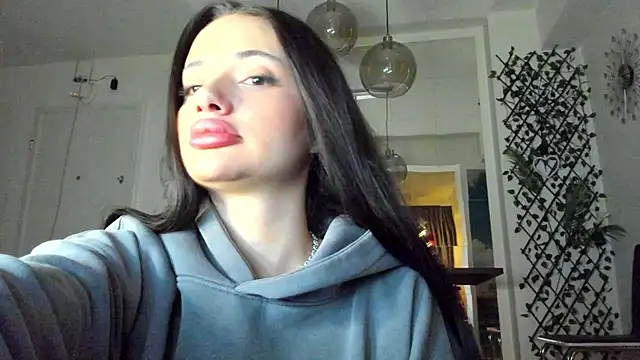 Snapshot of IreneVON chatting on 11-25-25, 04:46 IreneVON online show from 11-25-25, 04:46