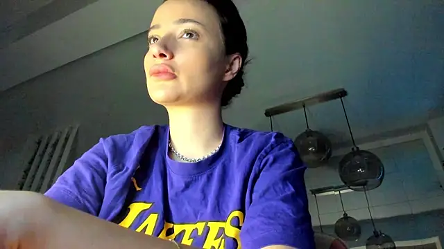 Snapshot of IreneVON chatting on 10-19-25, 04:37 IreneVON online show from 10-19-25, 04:37