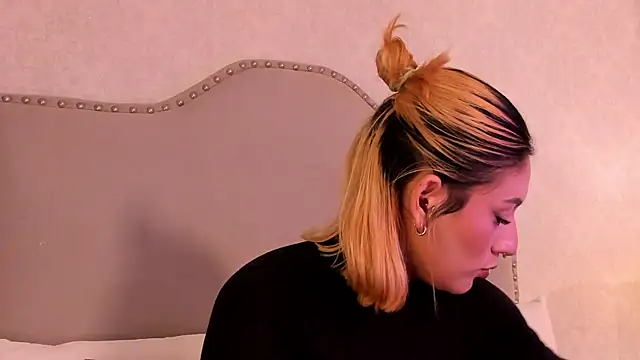 Emily robertss online show from 09-29-25, 03:02