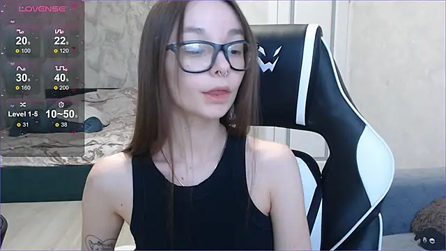 Snapshot of Amarieni chatting on 03-18-25, 03:01 Amarieni online show from 03-18-25, 03:01