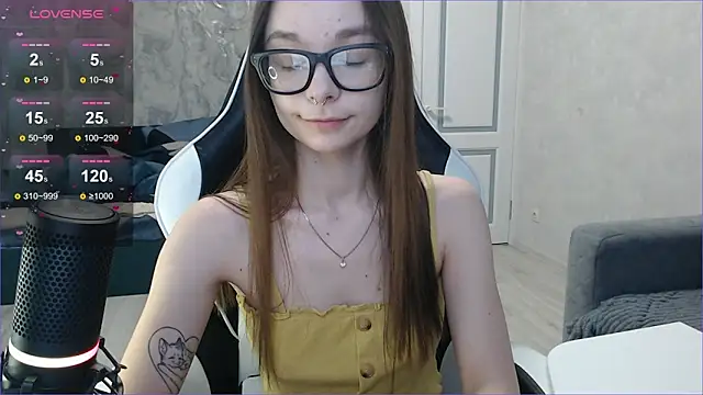 Snapshot of Amarieni chatting on 02-28-25, 01:36 Amarieni online show from 02-28-25, 01:36