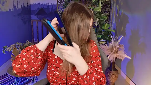 FioraMarmoris online show from 12-18-25, 05:12