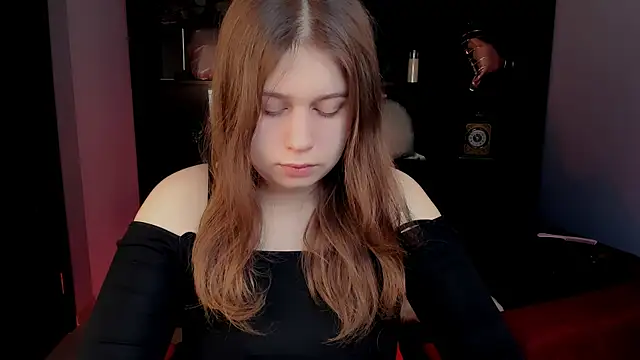 Snapshot of FioraMarmoris chatting on 02-18-26, 05:27 FioraMarmoris online show from 02-18-26, 05:27