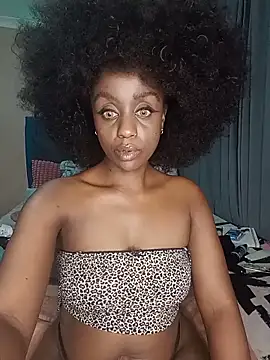 Snapshot of Queen-Chocolate chatting on 05-18-26, 04:07 Queen-Chocolate online show from 05-18-26, 04:07