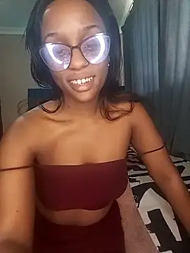Snapshot of Queen-Chocolate chatting on 05-07-26, 02:20 Queen-Chocolate online show from 05-07-26, 02:20