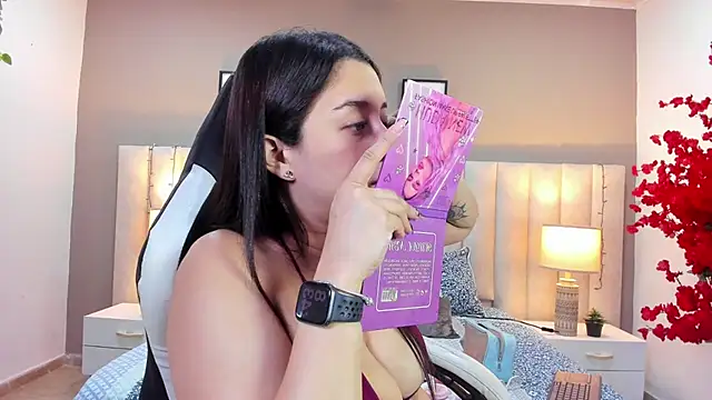 Snapshot of sara_parker069 chatting on 10-10-25, 01:45 sara parker069 online show from 10-10-25, 01:45